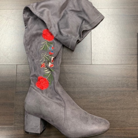 NWT Grey Floral Embroidered Classy & Trendy Boots - Picture 3 of 15